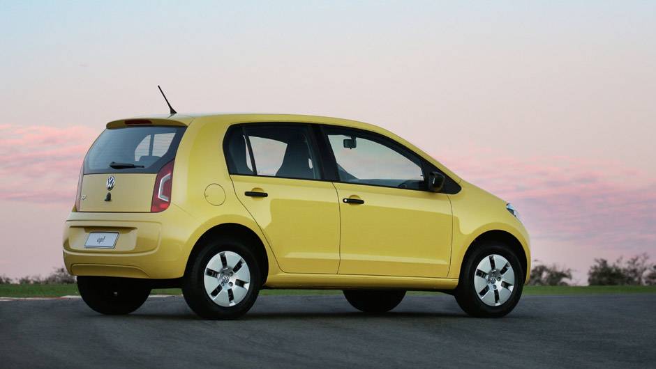 Com maçanetas e espelhos retrovisores de plástico preto e calotas aro 13, ele é a porta de entrada da linha | <a href="https://beta-develop.quatrorodas.abril.com.br/carros/lancamentos/volkswagen-up-772368.shtml" rel="migration">Leia mais</a> Com maçanetas e espelhos retrovisores de plástico preto e calotas aro 13, ele é a porta de entrada da linha | <a href="https://beta-develop.quatrorodas.abril.com.br/carros/lancamentos/volkswagen-up-772368.shtml" rel="migration">Leia mais</a>