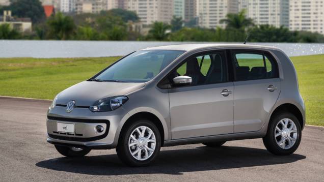 A terceira vers&atilde;o &eacute; a high up!, mais requintada e com ar esportivo, por R$ 34.990 | <a href="https://beta-develop.quatrorodas.abril.com.br/carros/lancamentos/volkswagen-up-772368.shtml" rel="migration">Leia mais</a>