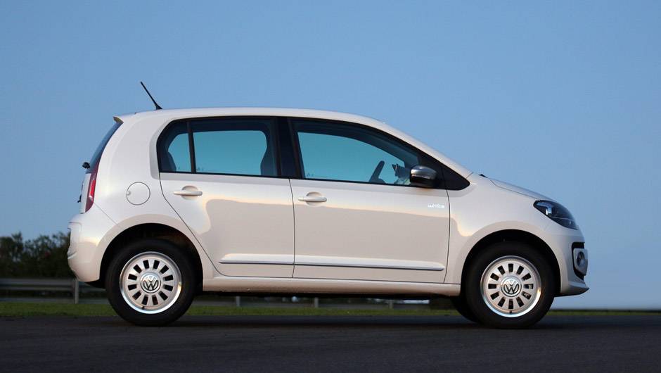 Este é o white up!, que traz as calotas centrais das rodas de liga leve Berlin na mesma cor da carroceria | <a href="https://beta-develop.quatrorodas.abril.com.br/carros/lancamentos/volkswagen-up-772368.shtml" rel="migration">Leia mais</a> Este é o white up!, que traz as calotas centrais das rodas de liga leve Berlin na mesma cor da carroceria | <a href="https://beta-develop.quatrorodas.abril.com.br/carros/lancamentos/volkswagen-up-772368.shtml" rel="migration">Leia mais</a>
