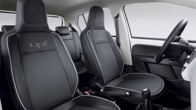 Os bancos da vers&atilde;o mais recheada s&atilde;o revestidos de couro sint&eacute;tico | <a href="https://beta-develop.quatrorodas.abril.com.br/carros/lancamentos/volkswagen-up-772368.shtml" rel="migration">Leia mais</a>