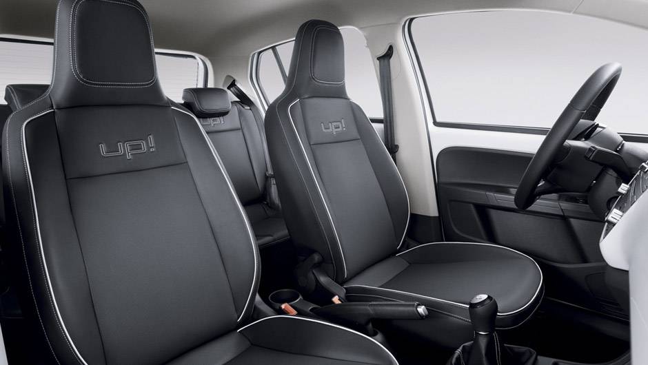 Os bancos da versão mais recheada são revestidos de couro sintético | <a href="https://beta-develop.quatrorodas.abril.com.br/carros/lancamentos/volkswagen-up-772368.shtml" rel="migration">Leia mais</a> Os bancos da versão mais recheada são revestidos de couro sintético | <a href="https://beta-develop.quatrorodas.abril.com.br/carros/lancamentos/volkswagen-up-772368.shtml" rel="migration">Leia mais</a>