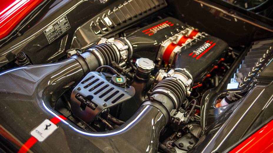O motor 4.5 V8 recebeu várias mudanças para render 605 cv, um incremento de 35 cv frente a 458 Italia | <a href="https://beta-develop.quatrorodas.abril.com.br/noticias/fabricantes/ferrari-traz-458-speciale-brasil-785214.shtml" rel="migration">Leia mais</a> O motor 4.5 V8 recebeu várias mudanças para render 605 cv, um incremento de 35 cv frente a 458 Italia | <a href="https://beta-develop.quatrorodas.abril.com.br/noticias/fabricantes/ferrari-traz-458-speciale-brasil-785214.shtml" rel="migration">Leia mais</a>