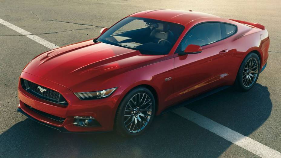 Há quem veja semelhanças entre ele e o novo Fusion vendido aqui... | <a href="https://beta-develop.quatrorodas.abril.com.br/carros/lancamentos/ford-mustang-2015-762332.shtml" rel="migration">Leia mais</a>