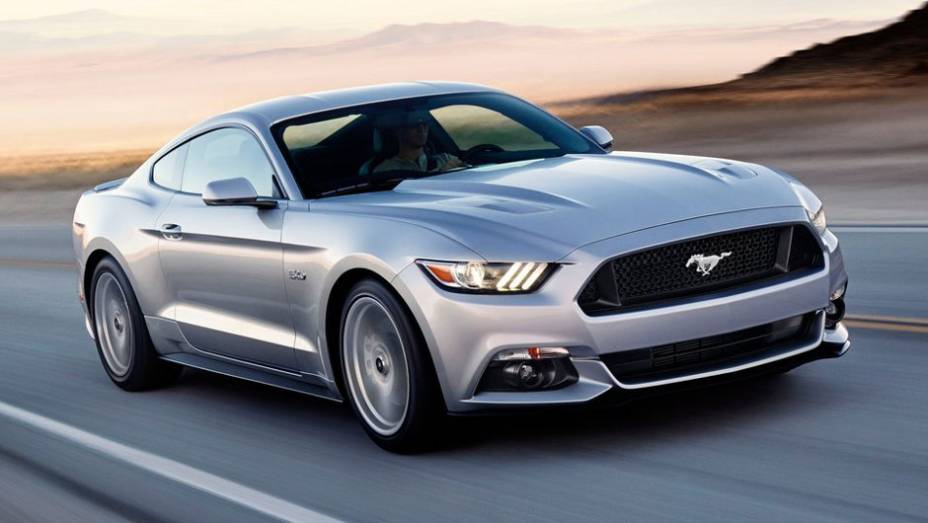 De fato o desenho dos faróis e da grade lembram o sedã, mas também não tiraram a personalidade do <em>pony-car</em> | <a href="https://beta-develop.quatrorodas.abril.com.br/carros/lancamentos/ford-mustang-2015-762332.shtml" rel="migration">Leia mais</a> De fato o desenho dos faróis e da grade lembram o sedã, mas também não tiraram a personalidade do <em>pony-car</em> | <a href="https://beta-develop.quatrorodas.abril.com.br/carros/lancamentos/ford-mustang-2015-762332.shtml" rel="migration">Leia mais</a>