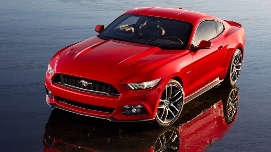 O esportivo será vendido com três opções de motorização: V6, EcoBoost e V8 | <a href="https://beta-develop.quatrorodas.abril.com.br/carros/lancamentos/ford-mustang-2015-762332.shtml" rel="migration">Leia mais</a>