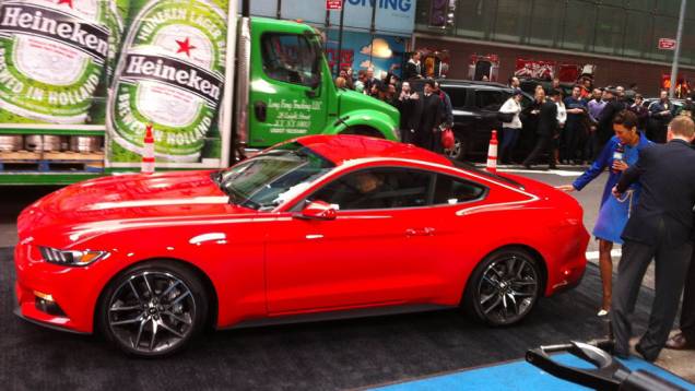Mais esguio, o esportivo incorpora a nova identidade visual da Ford, especialmente no visual frontal | <a href="https://beta-develop.quatrorodas.abril.com.br/carros/lancamentos/ford-mustang-2015-762332.shtml" rel="migration">Leia mais</a> Mais esguio, o esportivo incorpora a nova identidade visual da Ford, especialmente no visual frontal | <a href="https://beta-develop.quatrorodas.abril.com.br/carros/lancamentos/ford-mustang-2015-762332.shtml" rel="migration">Leia mais</a>
