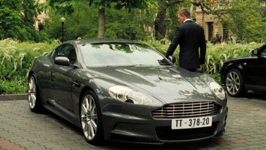 2006: Mas, como não poderia faltar, algumas das cenas mais eletrizantes são feitas com um Aston Martin, o DBS V12. | <a href="%20https://beta-develop.quatrorodas.abril.com.br/blogs/planeta-carro/2012/11/07/licenca-para-acelerar/" rel="migration">Leia mais</a> 2006: Mas, como não poderia faltar, algumas das cenas mais eletrizantes são feitas com um Aston Martin, o DBS V12. | <a href="%20https://beta-develop.quatrorodas.abril.com.br/blogs/planeta-carro/2012/11/07/licenca-para-acelerar/" rel="migration">Leia mais</a>