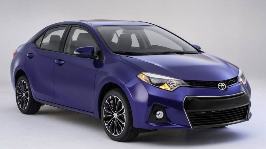 A vers&atilde;o esportiva S ganhou design ainda mais agressivo, com direito a kit aerodin&acirc;mico bastante parecido com o do conceito Corolla Furia | <a href="https://beta-develop.quatrorodas.abril.com.br/noticias/fabricantes/toyota-mostra-novo-corolla-743409.shtml" rel="migration">Leia mais</a>