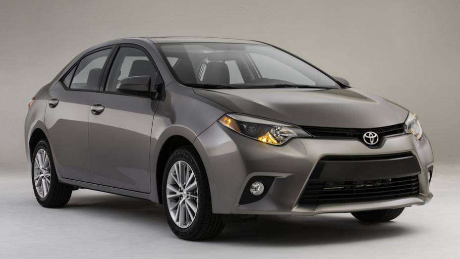 Nas versões mais comportadas o Corolla perde um pouco de esportividade, mas permanece moderno | <a href="https://beta-develop.quatrorodas.abril.com.br/noticias/fabricantes/toyota-mostra-novo-corolla-743409.shtml" rel="migration">Leia mais</a> | <a href="https://beta-develop.quatrorodas.abril.com.br" rel="migration"></a>