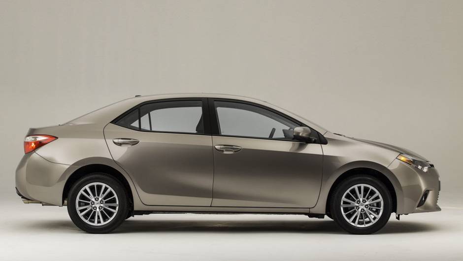 Vincos marcantes e linha de cintura levemente ascendente na lateral | <a href="https://beta-develop.quatrorodas.abril.com.br/noticias/fabricantes/toyota-mostra-novo-corolla-743409.shtml" rel="migration">Leia mais</a> | <a href="https://beta-develop.quatrorodas.abril.com.br/galerias/toyota/corolla-v" rel="migration"></a> Vincos marcantes e linha de cintura levemente ascendente na lateral | <a href="https://beta-develop.quatrorodas.abril.com.br/noticias/fabricantes/toyota-mostra-novo-corolla-743409.shtml" rel="migration">Leia mais</a> | <a href="https://beta-develop.quatrorodas.abril.com.br/galerias/toyota/corolla-v" rel="migration"></a>