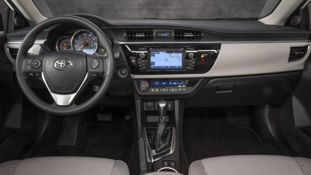O interior ganhou requinte e modernidade com materiais mais nobres e mais tecnologia | <a href="https://beta-develop.quatrorodas.abril.com.br/noticias/fabricantes/toyota-mostra-novo-corolla-743409.shtml" rel="migration">Leia mais</a> | <a href="https://beta-develop.quatrorodas.abril.com.br/galerias" rel="migration"></a> O interior ganhou requinte e modernidade com materiais mais nobres e mais tecnologia | <a href="https://beta-develop.quatrorodas.abril.com.br/noticias/fabricantes/toyota-mostra-novo-corolla-743409.shtml" rel="migration">Leia mais</a> | <a href="https://beta-develop.quatrorodas.abril.com.br/galerias" rel="migration"></a>