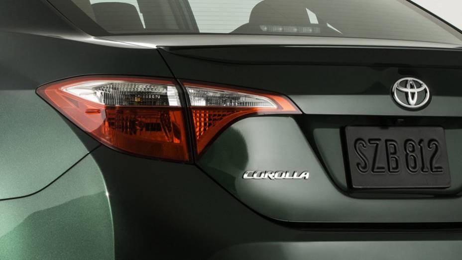 A previsão é que o novo Corolla seja lançado no Brasil no começo de 2014 | <a href="https://beta-develop.quatrorodas.abril.com.br/noticias/fabricantes/toyota-mostra-novo-corolla-743409.shtml" rel="migration">Leia mais</a> | <a href="https://beta-develop.quatrorodas.abril.com.br/galerias/toyota/coro" rel="migration"></a>