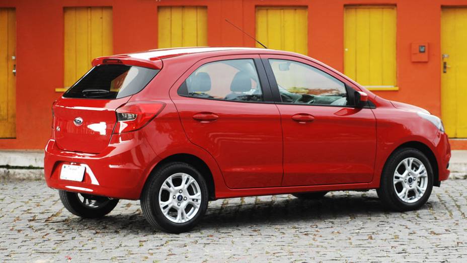 Inicialmente, em setembro, o Ka chega apenas com motor 1.0 de três cilindros (chegando a 85 cv com etanol) | <a href="https://beta-develop.quatrorodas.abril.com.br/carros/lancamentos/ford-ka-794793.shtml" rel="migration">Leia mais</a>