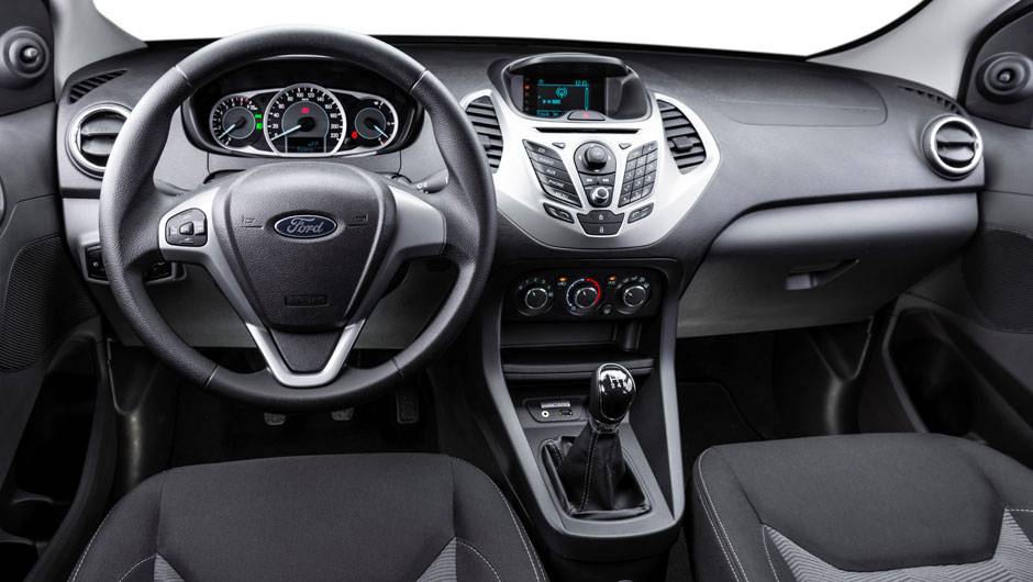 Detalhe do interior | <a href="https://beta-develop.quatrorodas.abril.com.br/carros/lancamentos/ford-ka-794793.shtml" rel="migration">Leia mais</a> Detalhe do interior | <a href="https://beta-develop.quatrorodas.abril.com.br/carros/lancamentos/ford-ka-794793.shtml" rel="migration">Leia mais</a>