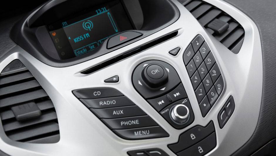 No interior, o Ka tem apliques pratas | <a href="https://beta-develop.quatrorodas.abril.com.br/carros/lancamentos/ford-ka-794793.shtml" rel="migration">Leia mais</a> No interior, o Ka tem apliques pratas | <a href="https://beta-develop.quatrorodas.abril.com.br/carros/lancamentos/ford-ka-794793.shtml" rel="migration">Leia mais</a>