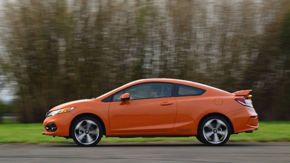 O modelo é uma reestilização da antiga geração do cupê, da qual derivava o Si sedã fabricado aqui até 2011 | <a href="https://beta-develop.quatrorodas.abril.com.br/carros/lancamentos/honda-civic-si-805295.shtml" rel="migration">Leia mais</a> O modelo é uma reestilização da antiga geração do cupê, da qual derivava o Si sedã fabricado aqui até 2011 | <a href="https://beta-develop.quatrorodas.abril.com.br/carros/lancamentos/honda-civic-si-805295.shtml" rel="migration">Leia mais</a>