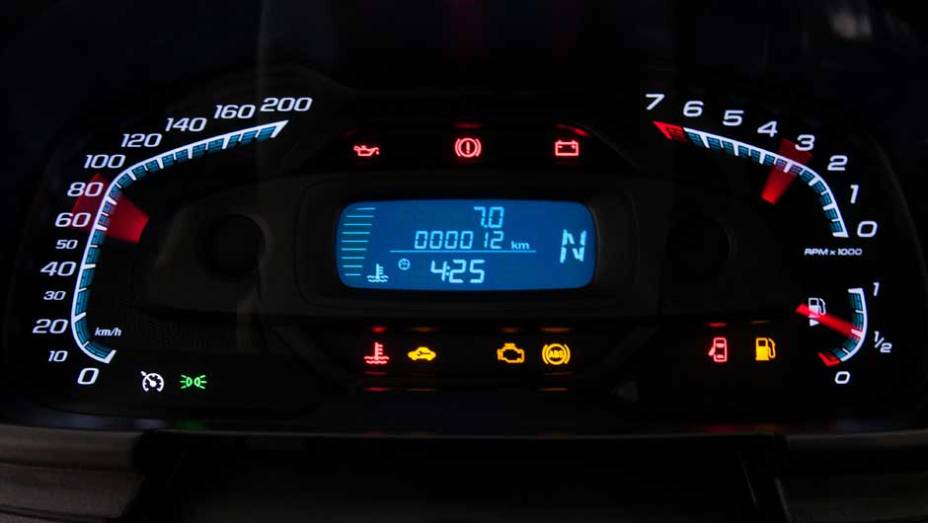 O quadro de instrumentos ganhou novo grafismo, mas parece quase igual ao anterior | <a href="https://beta-develop.quatrorodas.abril.com.br/carros/lancamentos/chevrolet-agile-2014-756376.shtml" rel="migration">Leia mais</a> O quadro de instrumentos ganhou novo grafismo, mas parece quase igual ao anterior | <a href="https://beta-develop.quatrorodas.abril.com.br/carros/lancamentos/chevrolet-agile-2014-756376.shtml" rel="migration">Leia mais</a>