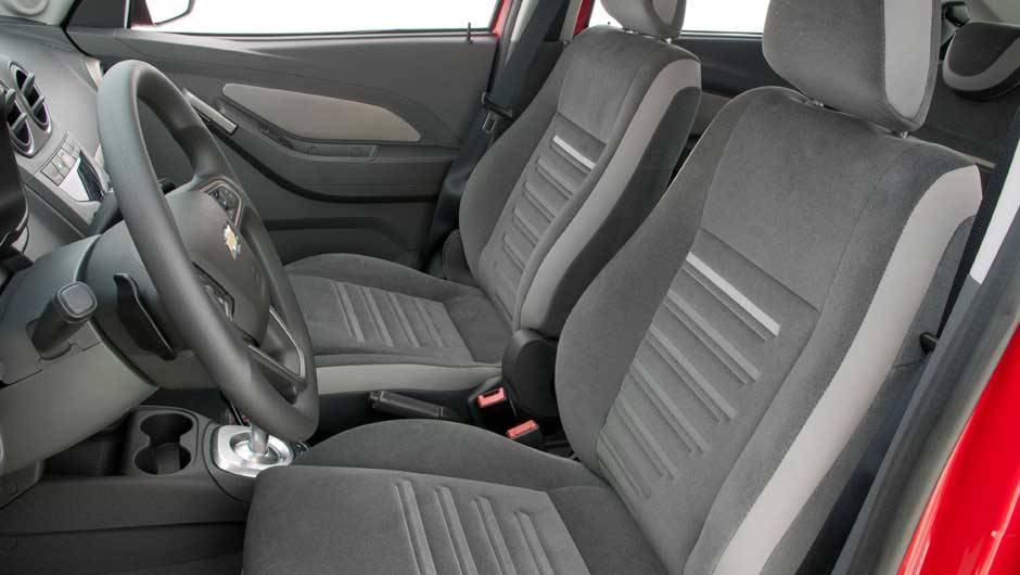 O revestimento dos bancos tamb&eacute;m &eacute; novo | <a href="https://beta-develop.quatrorodas.abril.com.br/carros/lancamentos/chevrolet-agile-2014-756376.shtml" rel="migration">Leia mais</a>