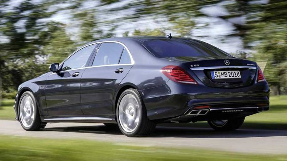 O modelo est&aacute; equipado com um motor 6.0 V12 biturbo | <a href="https://beta-develop.quatrorodas.abril.com.br/carros/lancamentos//mercedes-benz-s65-amg-759711.shtml" rel="migration">Leia mais</a>