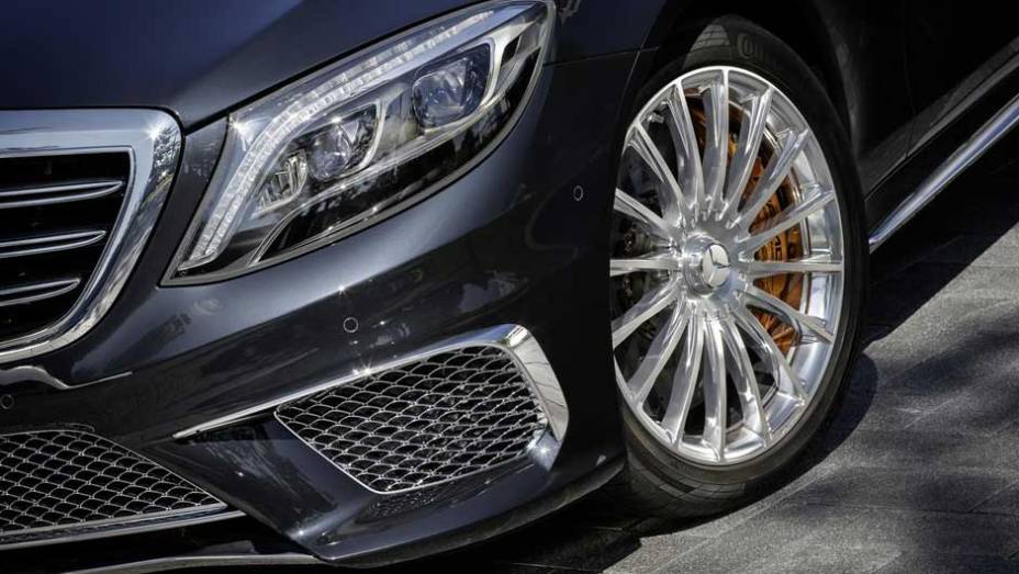 Disponível apenas na configuração de entre-eixos alongado, o S65 AMG será lançado em março por módicos 232.050 euros | <a href="https://beta-develop.quatrorodas.abril.com.br/carros/lancamentos//mercedes-benz-s65-amg-759711.shtml" rel="migration">Leia mais</a>