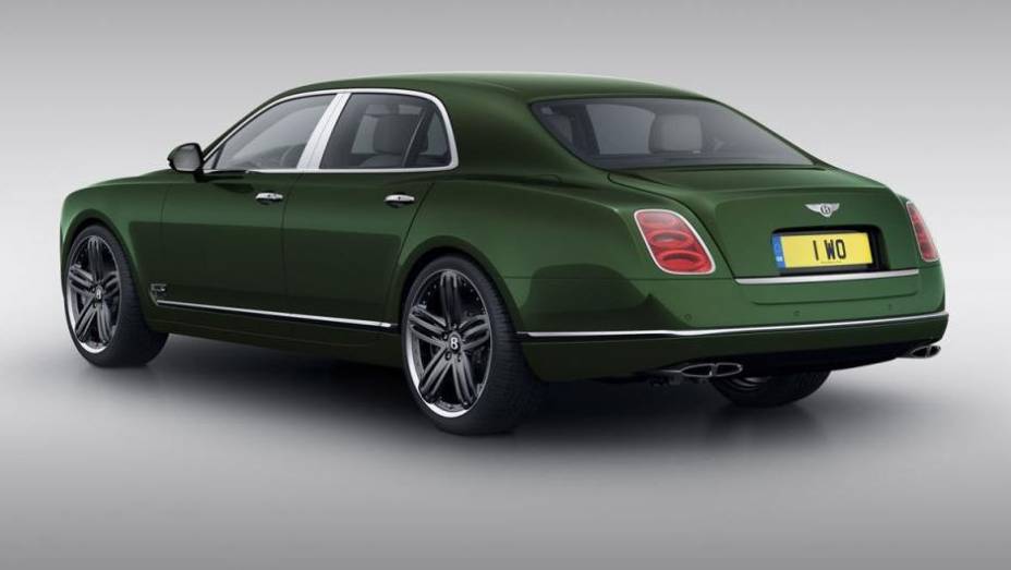 ...sistema de exaustão com quatro escapes e rodas de liga-leve com acabamento escuro | <a href="https://beta-develop.quatrorodas.abril.com.br/noticias/fabricantes/bentley-apresenta-continental-gt-mulsanne-le-mans-edition-740938.shtml" rel="migration">Leia mais</a>