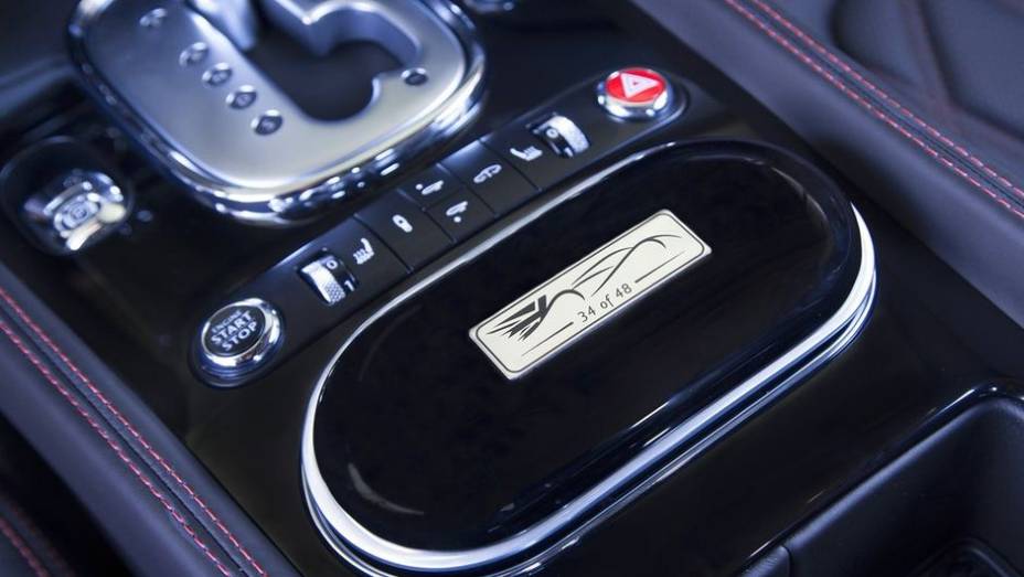 ...e insígnias Le Mans Edition, além de marcação do número da unidade | <a href="https://beta-develop.quatrorodas.abril.com.br/noticias/fabricantes/bentley-apresenta-continental-gt-mulsanne-le-mans-edition-740938.shtml" rel="migration">Leia mais</a> ...e insígnias Le Mans Edition, além de marcação do número da unidade | <a href="https://beta-develop.quatrorodas.abril.com.br/noticias/fabricantes/bentley-apresenta-continental-gt-mulsanne-le-mans-edition-740938.shtml" rel="migration">Leia mais</a>