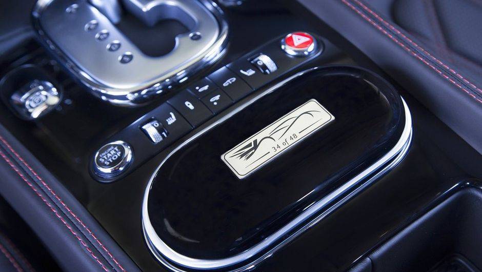 ...e ins&iacute;gnias Le Mans Edition, al&eacute;m de marca&ccedil;&atilde;o do n&uacute;mero da unidade | <a href="https://beta-develop.quatrorodas.abril.com.br/noticias/fabricantes/bentley-apresenta-continental-gt-mulsanne-le-mans-edition-740938.shtml" rel="migration">Leia mais</a>