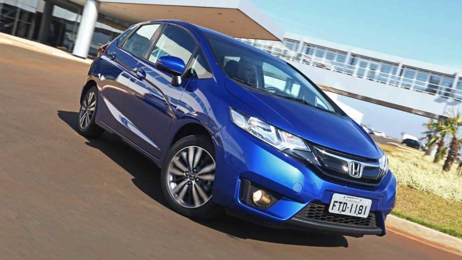 Sem grandes mudanças, a Honda lança a linha 2016 do Fit | <a href="https://beta-develop.quatrorodas.abril.com.br/noticias/fabricantes/honda-lanca-linha-2016-fit-874082.shtml" rel="migration">Leia mais</a>