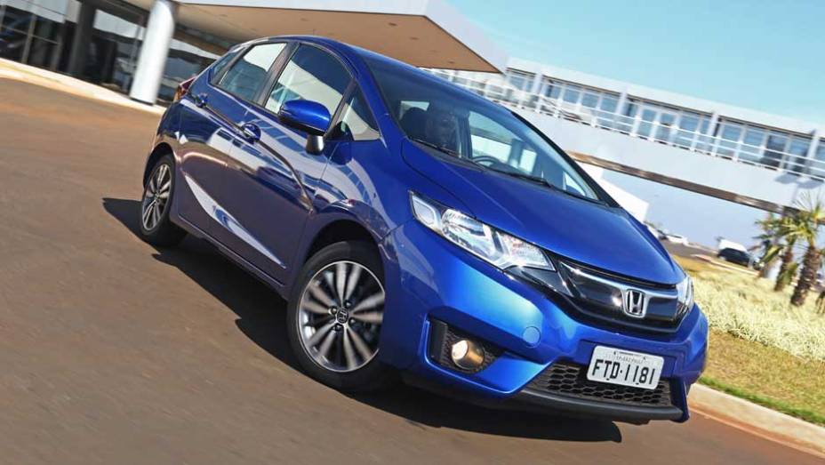 Sem grandes mudan&ccedil;as, a Honda lan&ccedil;a a linha 2016 do Fit | <a href="https://beta-develop.quatrorodas.abril.com.br/noticias/fabricantes/honda-lanca-linha-2016-fit-874082.shtml" rel="migration">Leia mais</a>