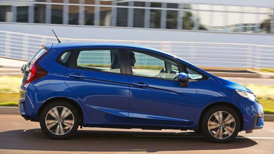 O design permanece o mesmo, mas o conte&uacute;do traz mudan&ccedil;as em algumas vers&otilde;es | <a href="https://beta-develop.quatrorodas.abril.com.br/noticias/fabricantes/honda-lanca-linha-2016-fit-874082.shtml" rel="migration">Leia mais</a>