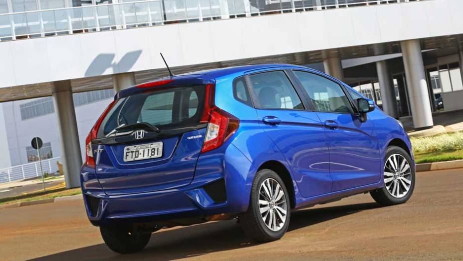 A gama de versões permanece a mesma: DX, LX, EX e EXL | <a href="https://beta-develop.quatrorodas.abril.com.br/noticias/fabricantes/honda-lanca-linha-2016-fit-874082.shtml" rel="migration">Leia mais</a>