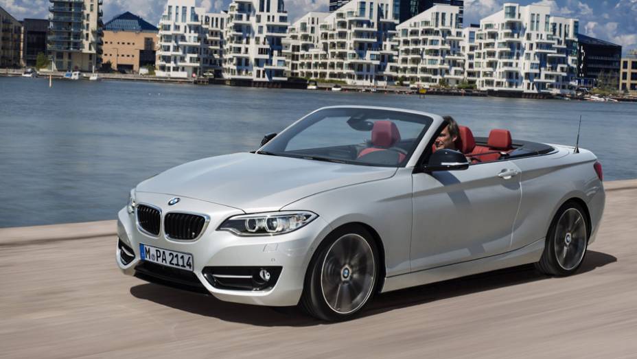 O S&eacute;rie 2 Convertible substitui o S&eacute;rie 1 Cabrio, um dos modelos mais vendidos de sua categoria com 130 mil unidades comercializadas no mundo | <a href="https://beta-develop.quatrorodas.abril.com.br/noticias/saloes/paris-2014/bmw-revela-serie-2-convertible-799406.shtml" rel="migration"></a>