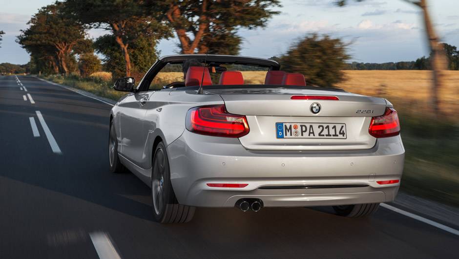 O design da traseira caiu bem na versão sem capota | <a href="https://beta-develop.quatrorodas.abril.com.br/noticias/saloes/paris-2014/bmw-revela-serie-2-convertible-799406.shtml" rel="migration">Leia mais</a> O design da traseira caiu bem na versão sem capota | <a href="https://beta-develop.quatrorodas.abril.com.br/noticias/saloes/paris-2014/bmw-revela-serie-2-convertible-799406.shtml" rel="migration">Leia mais</a>