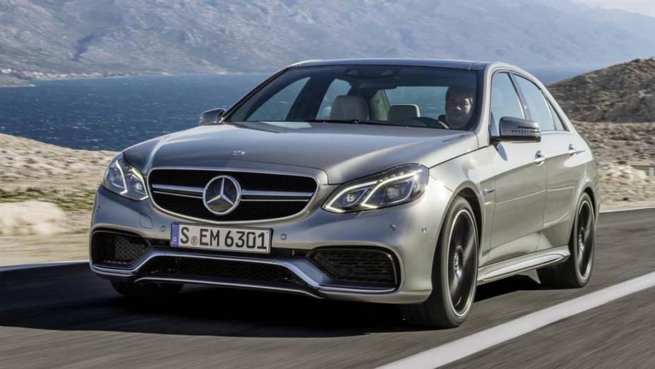 O para-choque tem entradas de ar maiores em rela&ccedil;&atilde;o ao Classe E convencional | <a href="https://beta-develop.quatrorodas.abril.com.br/saloes/detroit/2013/mercedes-benz-e63-amg-730591.shtml" rel="migration">Leia mais</a>