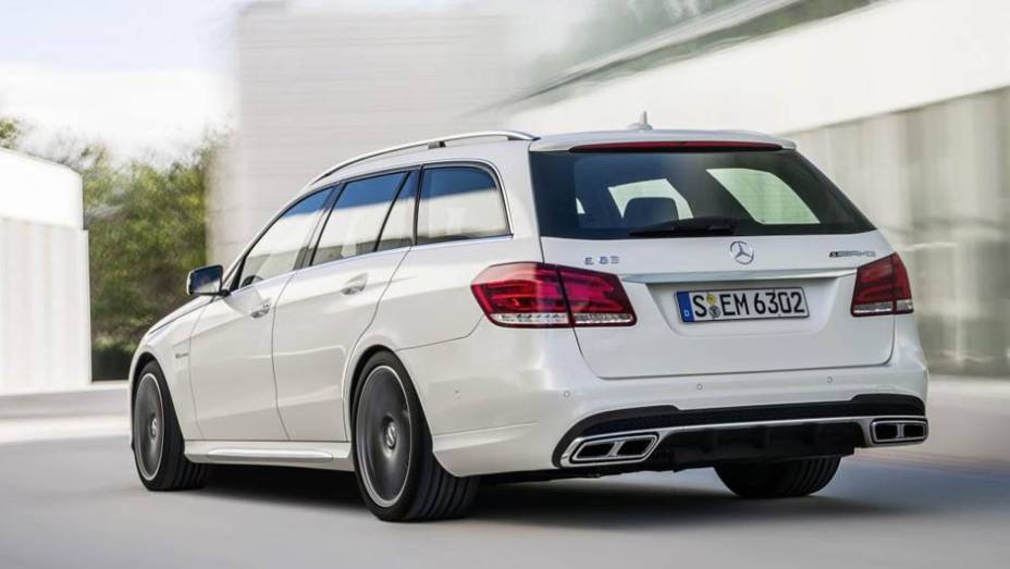 O estilo e o desempenho são os mesmos do sedã | <a href="https://beta-develop.quatrorodas.abril.com.br/saloes/detroit/2013/mercedes-benz-e63-amg-730591.shtml" rel="migration">Leia mais</a> O estilo e o desempenho são os mesmos do sedã | <a href="https://beta-develop.quatrorodas.abril.com.br/saloes/detroit/2013/mercedes-benz-e63-amg-730591.shtml" rel="migration">Leia mais</a>