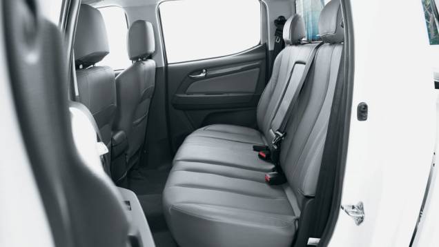 Mas o bom espaço interno é de série em todas as versões. | <a href="https://beta-develop.quatrorodas.abril.com.br/carros/testes/chevrolet-s10-681120.shtml" rel="migration">Leia mais</a> Mas o bom espaço interno é de série em todas as versões. | <a href="https://beta-develop.quatrorodas.abril.com.br/carros/testes/chevrolet-s10-681120.shtml" rel="migration">Leia mais</a>