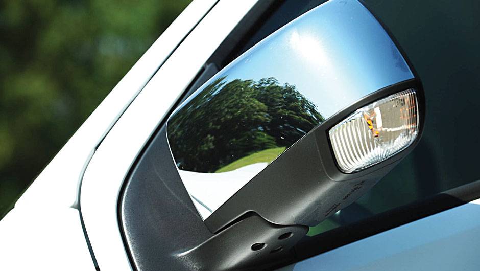 Repetidores s&atilde;o de s&eacute;rie a partir da vers&atilde;o LT. | <a href="https://beta-develop.quatrorodas.abril.com.br/carros/testes/chevrolet-s10-681120.shtml" rel="migration">Leia mais</a>