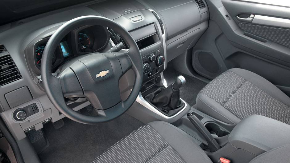 Versão LS básica vem com bancos de tecido, ar-condicionado e freios ABS. | <a href="https://beta-develop.quatrorodas.abril.com.br/carros/testes/chevrolet-s10-681120.shtml" rel="migration">Leia mais</a> Versão LS básica vem com bancos de tecido, ar-condicionado e freios ABS. | <a href="https://beta-develop.quatrorodas.abril.com.br/carros/testes/chevrolet-s10-681120.shtml" rel="migration">Leia mais</a>