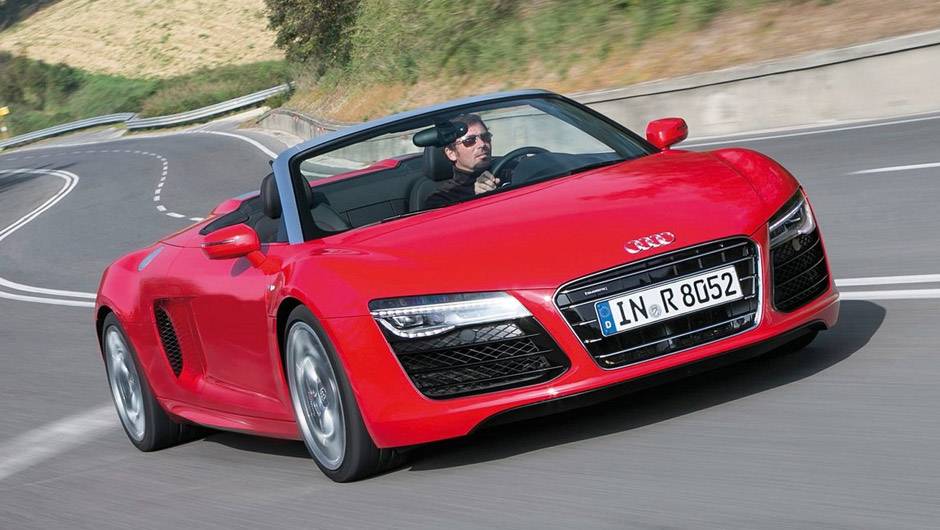 Audi R8 Spyder: o b&oacute;lido pertence ao magnata Christian Grey, que presenteia Anastasia Steele com um modelo parecido - na cor branca | <a href="https://beta-develop.quatrorodas.abril.com.br/noticias/entretenimento/galeria-fotos-mostra-carros-50-tons-cinza-834960.shtml" rel="migration">Le</a>