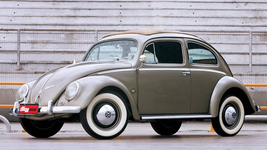 VW Beetle: o nosso Fusca foi um presente dado a Ana por seu padrasto Ray; a moça acaba chamando o carro de Wanda | <a href="https://beta-develop.quatrorodas.abril.com.br/noticias/entretenimento/galeria-fotos-mostra-carros-50-tons-cinza-834960.shtml" rel="migration">Leia mais</a>