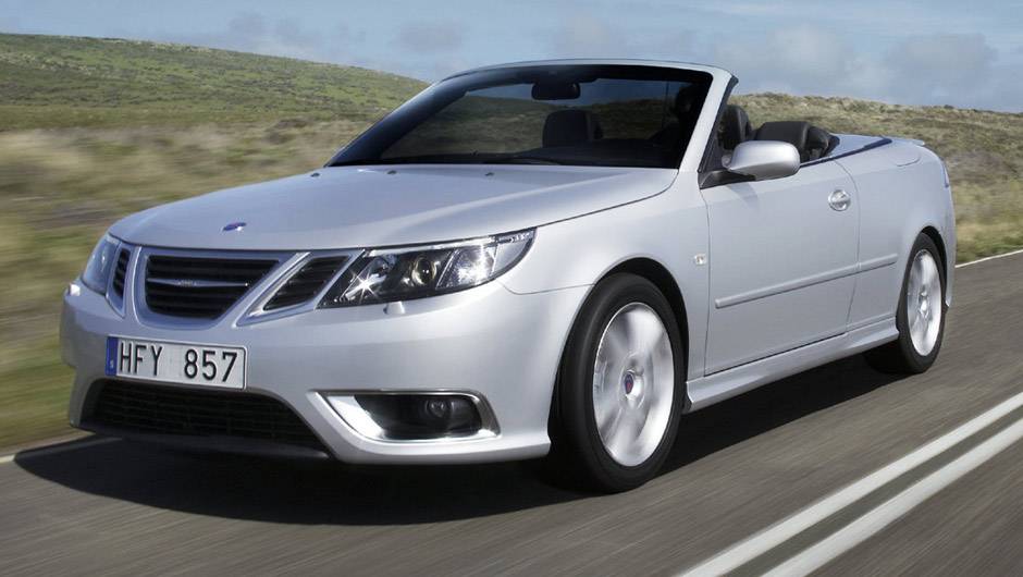 Saab 9-3 Convertible: presente de formatura dado a Ana por Grey ap&oacute;s o A3 ter sido danificado | <a href="https://beta-develop.quatrorodas.abril.com.br/noticias/entretenimento/galeria-fotos-mostra-carros-50-tons-cinza-834960.shtml" rel="migration">Leia mais</a>