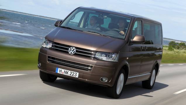 VW Multivan: a van alemã foi o meio de transporte de Ana e Grey durante uma visita à estação de esqui de Aspen | <a href="https://beta-develop.quatrorodas.abril.com.br/noticias/entretenimento/galeria-fotos-mostra-carros-50-tons-cinza-834960.shtml" rel="migration">Leia mais</a> VW Multivan: a van alemã foi o meio de transporte de Ana e Grey durante uma visita à estação de esqui de Aspen | <a href="https://beta-develop.quatrorodas.abril.com.br/noticias/entretenimento/galeria-fotos-mostra-carros-50-tons-cinza-834960.shtml" rel="migration">Leia mais</a>