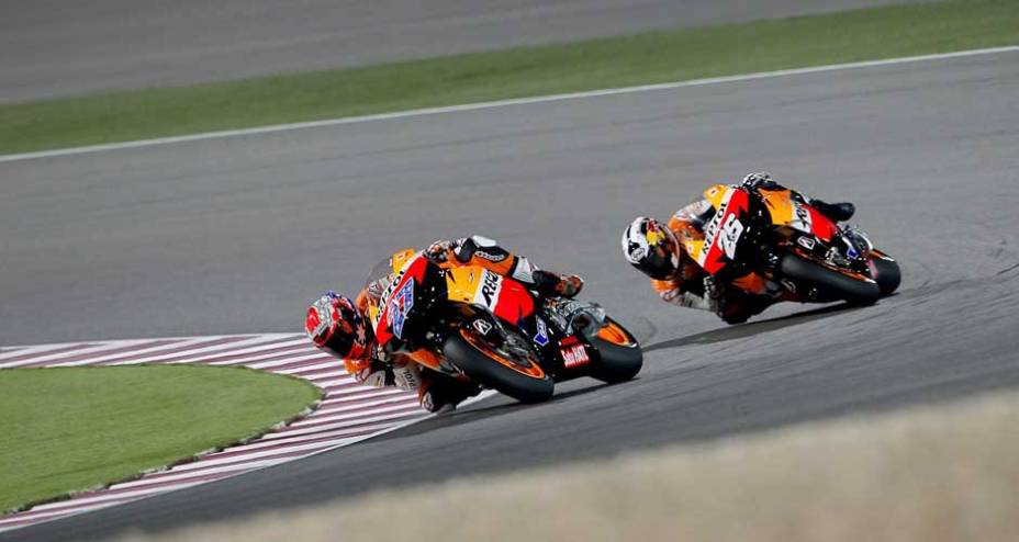 Disputa entre Casey Stoner e Daniel Pedrosa, ambos da Honda, no GP do Qatar