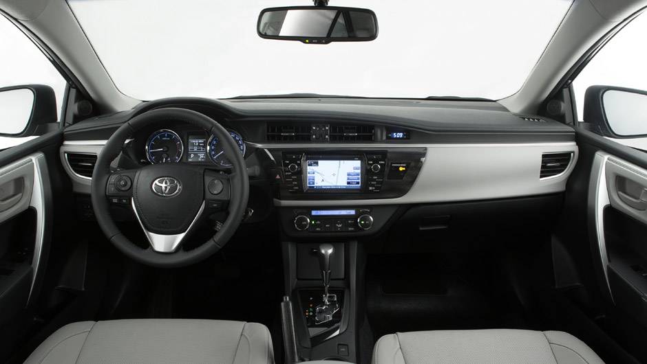 O interior da vers&atilde;o XEi tem couro cinza em vez de bege | <a href="https://beta-develop.quatrorodas.abril.com.br/carros/lancamentos/novo-toyota-corolla-776356.shtml" rel="migration">Leia mais</a>