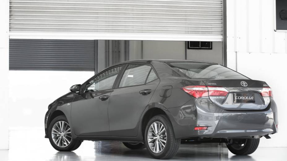 O novo Toyota Corolla estar&aacute; a venda a partir do dia 14 de mar&ccedil;o | <a href="https://beta-develop.quatrorodas.abril.com.br/carros/lancamentos/novo-toyota-corolla-776356.shtml" rel="migration">Leia mais</a>