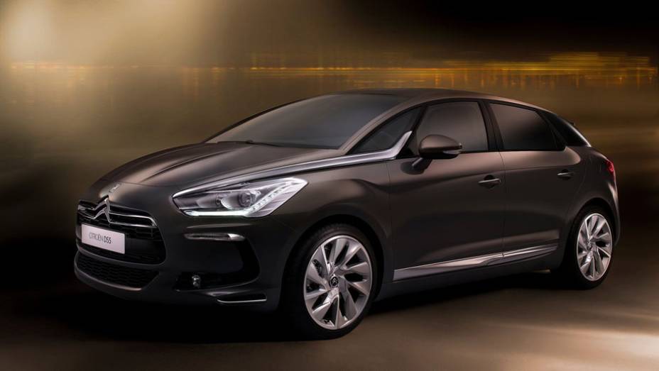 Citroën DS5 | <a href="https://beta-develop.quatrorodas.abril.com.br/salao-do-automovel/2012/carros/ds5-703947.shtml" rel="migration">Leia mais</a>