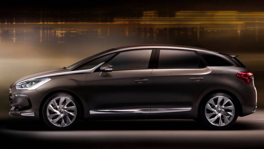 Citroën DS5 | <a href="https://beta-develop.quatrorodas.abril.com.br/salao-do-automovel/2012/carros/ds5-703947.shtml" rel="migration">Leia mais</a>