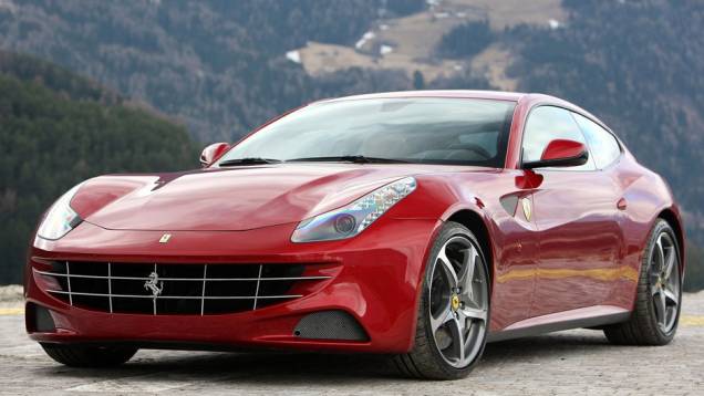 Cup&ecirc;, perua ou crossover? A nova cria&ccedil;&atilde;o de Maranello est&aacute; pronta para dividir opini&otilde;es