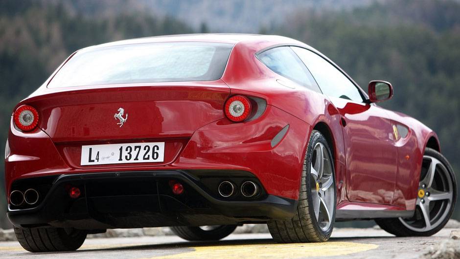 Cupê, perua ou crossover? A nova criação de Maranello está pronta para dividir opiniões Cupê, perua ou crossover? A nova criação de Maranello está pronta para dividir opiniões