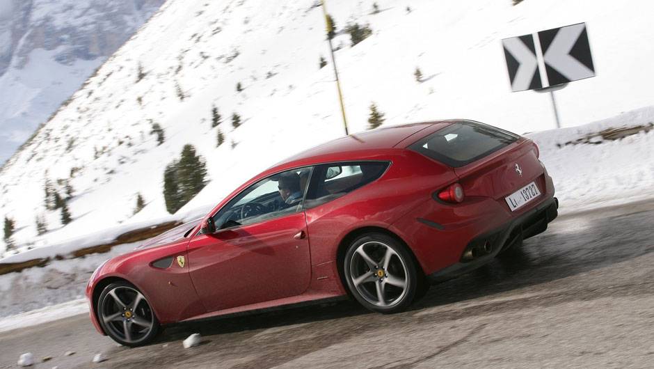 Cupê, perua ou crossover? A nova criação de Maranello está pronta para dividir opiniões Cupê, perua ou crossover? A nova criação de Maranello está pronta para dividir opiniões